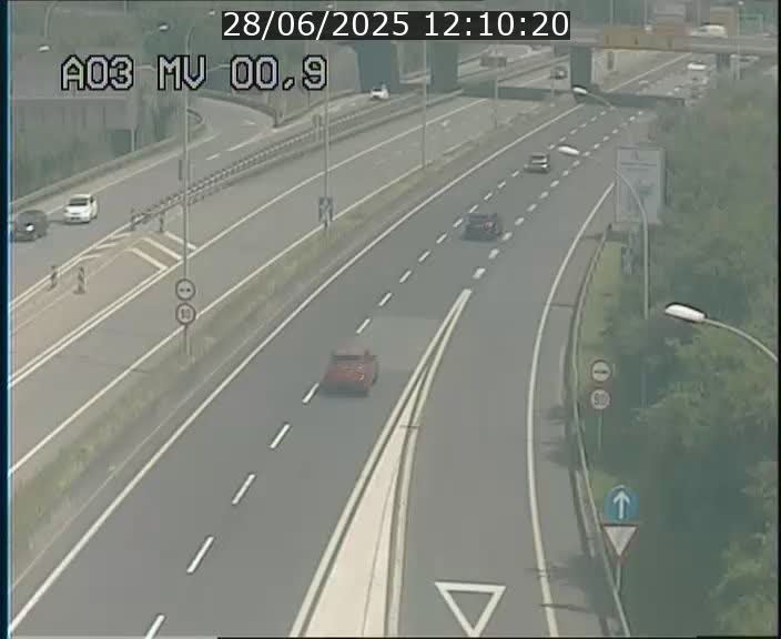 <h2>Traffic live webcam Luxembourg Croix de Gasperich - A3 - BK 0.4 - direction Luxembourg</h2>