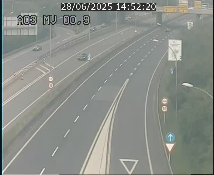 <h2>Traffic live webcam Luxembourg Croix de Gasperich - A3 - BK 0.4 - direction Luxembourg</h2>