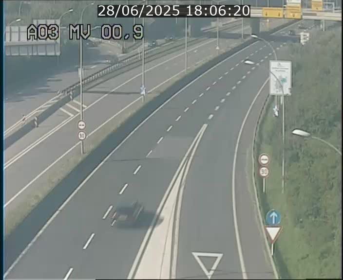 <h2>Traffic live webcam Luxembourg Croix de Gasperich - A3 - BK 0.4 - direction Luxembourg</h2>