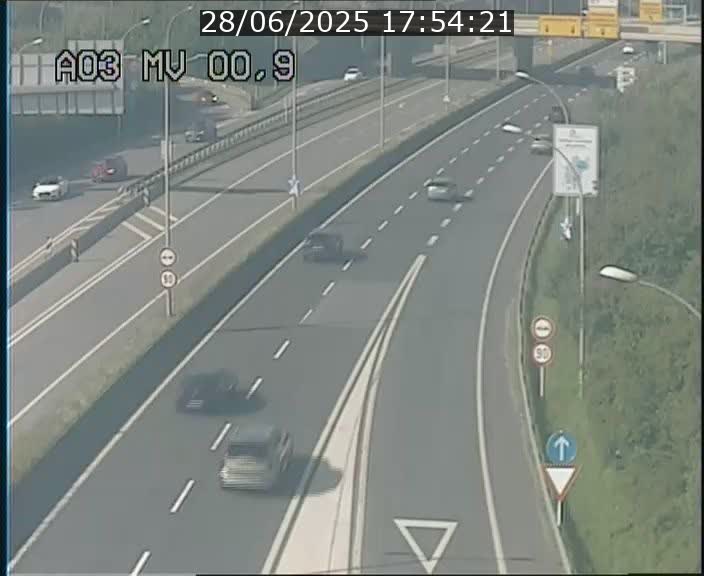 <h2>Traffic live webcam Luxembourg Croix de Gasperich - A3 - BK 0.4 - direction Luxembourg</h2>
