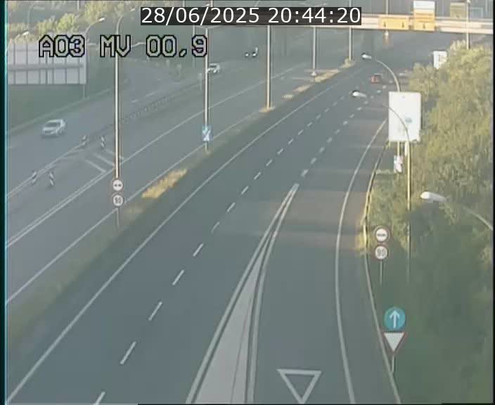 <h2>Traffic live webcam Luxembourg Croix de Gasperich - A3 - BK 0.4 - direction Luxembourg</h2>