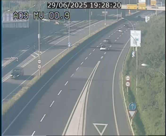 <h2>Traffic live webcam Luxembourg Croix de Gasperich - A3 - BK 0.4 - direction Luxembourg</h2>