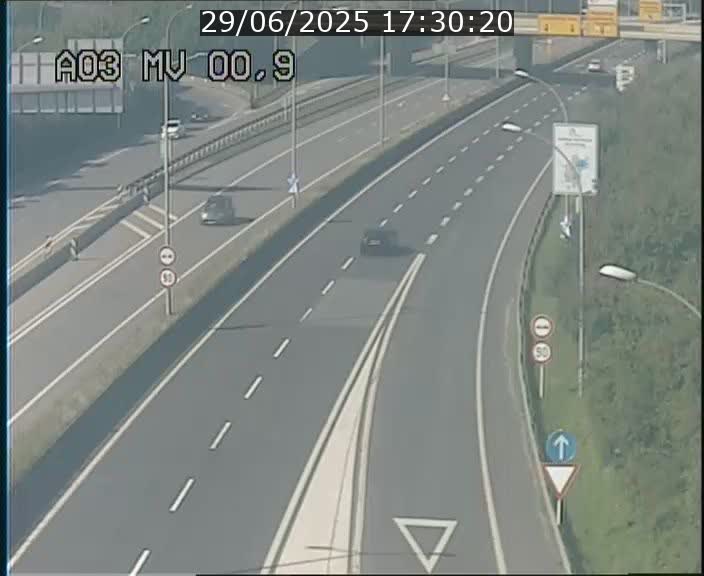 <h2>Traffic live webcam Luxembourg Croix de Gasperich - A3 - BK 0.4 - direction Luxembourg</h2>