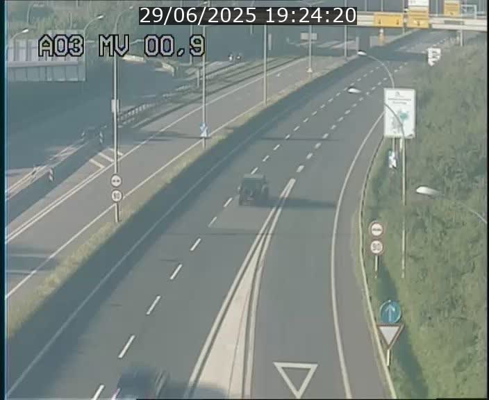 <h2>Traffic live webcam Luxembourg Croix de Gasperich - A3 - BK 0.4 - direction Luxembourg</h2>