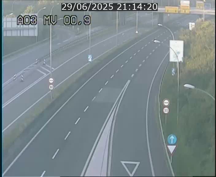 <h2>Traffic live webcam Luxembourg Croix de Gasperich - A3 - BK 0.4 - direction Luxembourg</h2>