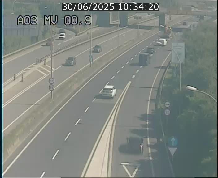 <h2>Traffic live webcam Luxembourg Croix de Gasperich - A3 - BK 0.4 - direction Luxembourg</h2>