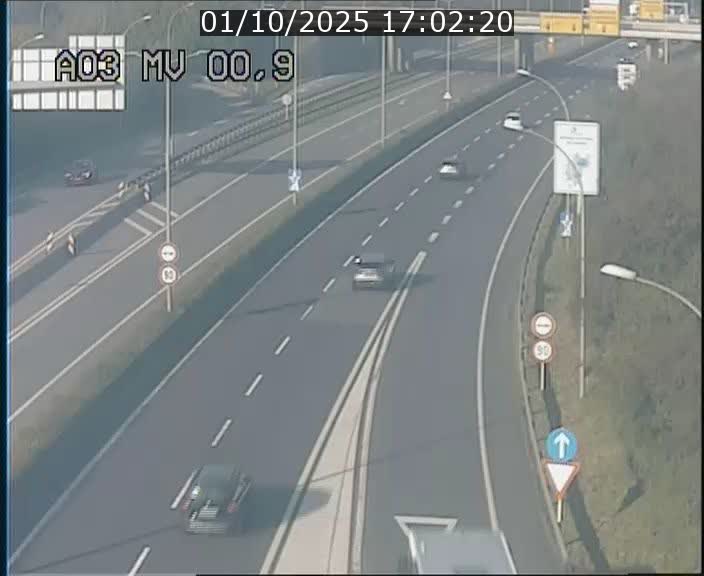 <h2>Traffic live webcam Luxembourg Croix de Gasperich - A3 - BK 0.4 - direction Luxembourg</h2>