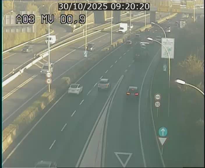 Traffic live webcam Luxembourg Croix de Gasperich - A3 - BK 0.4 - direction Luxembourg