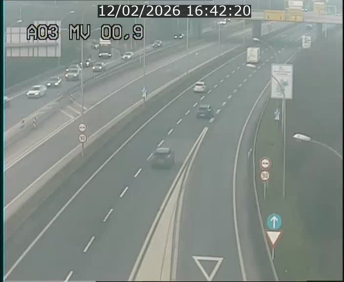 <h2>Traffic live webcam Luxembourg Croix de Gasperich - A3 - BK 0.4 - direction Luxembourg</h2>