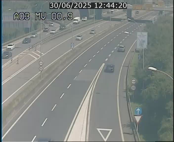 <h2>Traffic live webcam Luxembourg Croix de Gasperich - A3 - BK 0.4 - direction Luxembourg</h2>