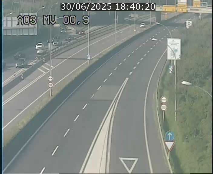 <h2>Traffic live webcam Luxembourg Croix de Gasperich - A3 - BK 0.4 - direction Luxembourg</h2>