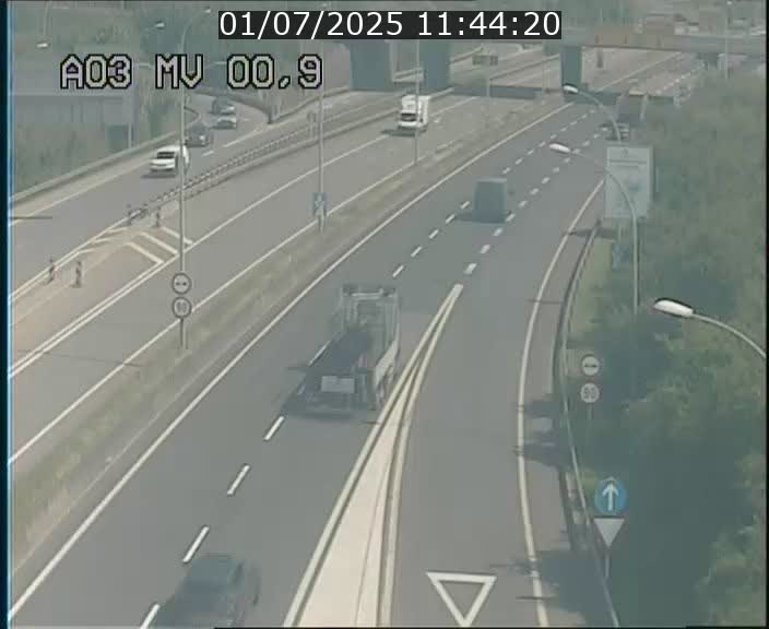 <h2>Traffic live webcam Luxembourg Croix de Gasperich - A3 - BK 0.4 - direction Luxembourg</h2>