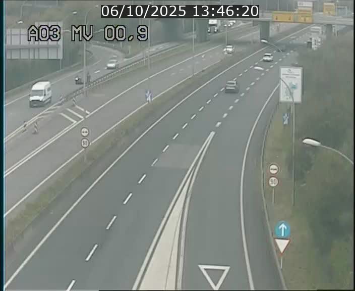 <h2>Traffic live webcam Luxembourg Croix de Gasperich - A3 - BK 0.4 - direction Luxembourg</h2>