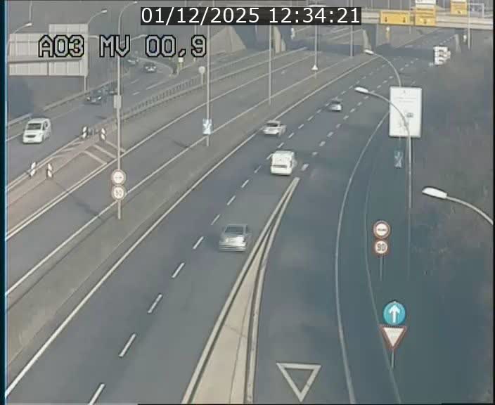 <h2>Traffic live webcam Luxembourg Croix de Gasperich - A3 - BK 0.4 - direction Luxembourg</h2>