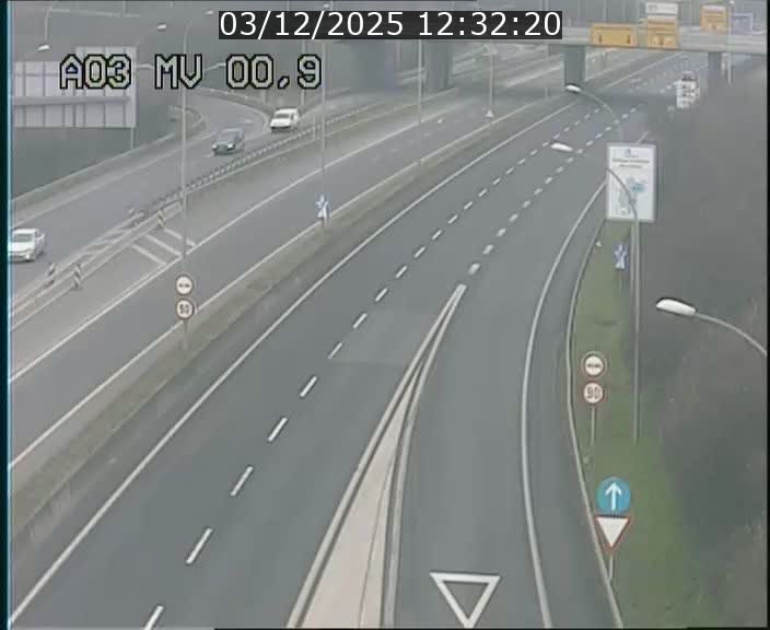 <h2>Traffic live webcam Luxembourg Croix de Gasperich - A3 - BK 0.4 - direction Luxembourg</h2>