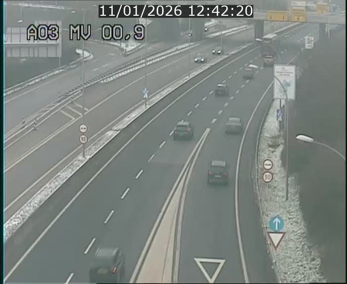 <h2>Traffic live webcam Luxembourg Croix de Gasperich - A3 - BK 0.4 - direction Luxembourg</h2>
