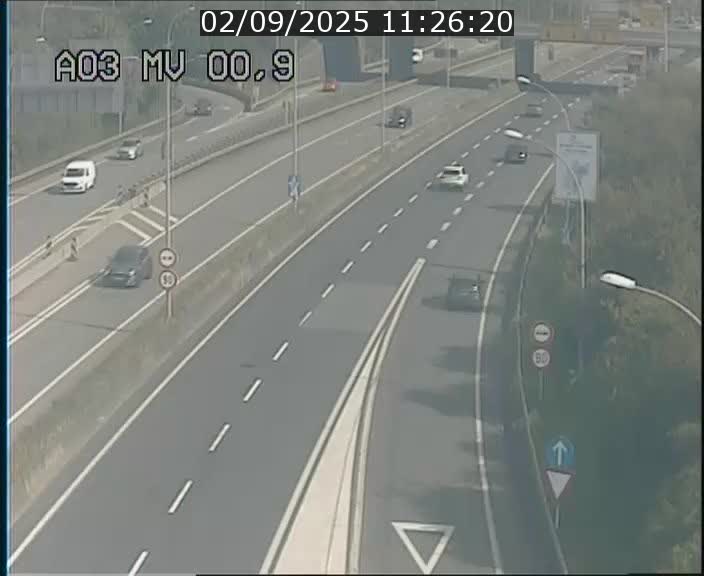 <h2>Traffic live webcam Luxembourg Croix de Gasperich - A3 - BK 0.4 - direction Luxembourg</h2>