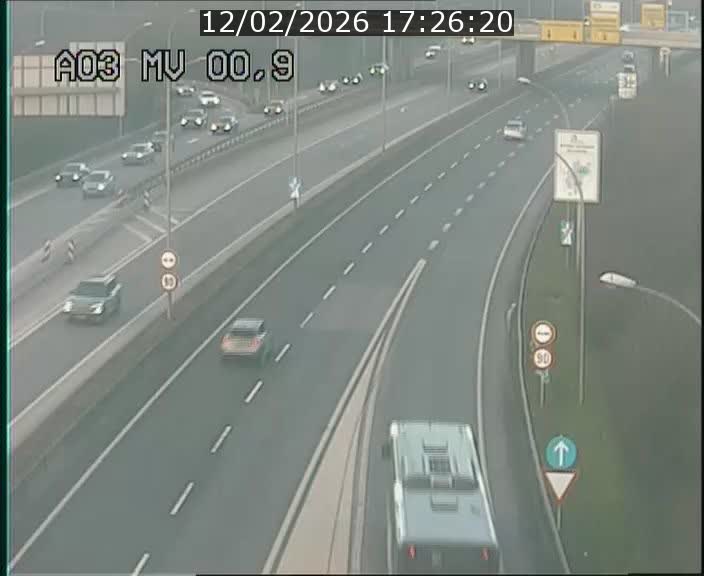 <h2>Traffic live webcam Luxembourg Croix de Gasperich - A3 - BK 0.4 - direction Luxembourg</h2>
