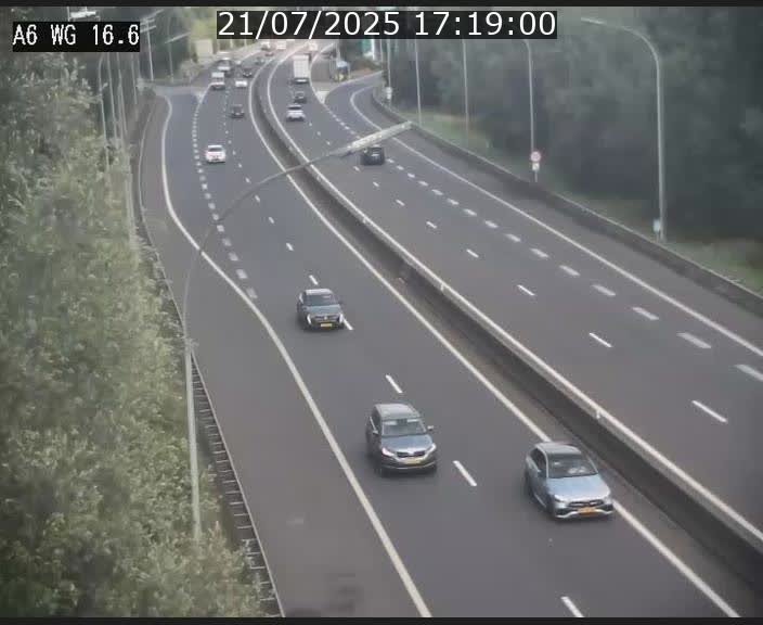 Traffic live webcam Luxembourg Aire de Capellen - A6 - BK 16.6 - direction Luxembourg/France/Allemagne