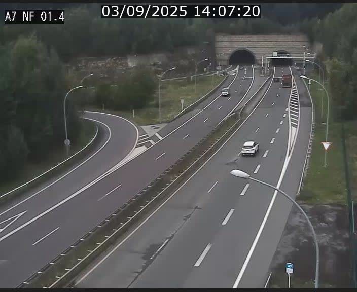 <h2>Caméra autoroute Luxembourg A7 - Echangeur Waldhaff - direction Tunnel Stafelter</h2>