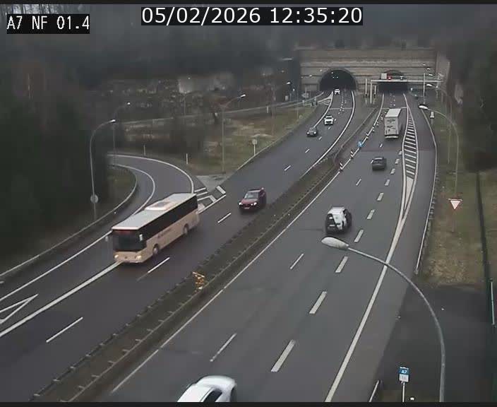 <h2>Caméra autoroute Luxembourg A7 - Echangeur Waldhaff - direction Tunnel Stafelter</h2>