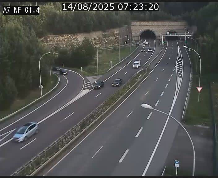 <h2>Caméra autoroute Luxembourg A7 - Echangeur Waldhaff - direction Tunnel Stafelter</h2>