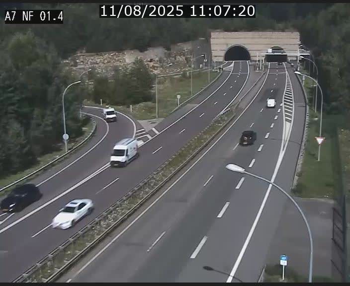 <h2>Caméra autoroute Luxembourg A7 - Echangeur Waldhaff - direction Tunnel Stafelter</h2>