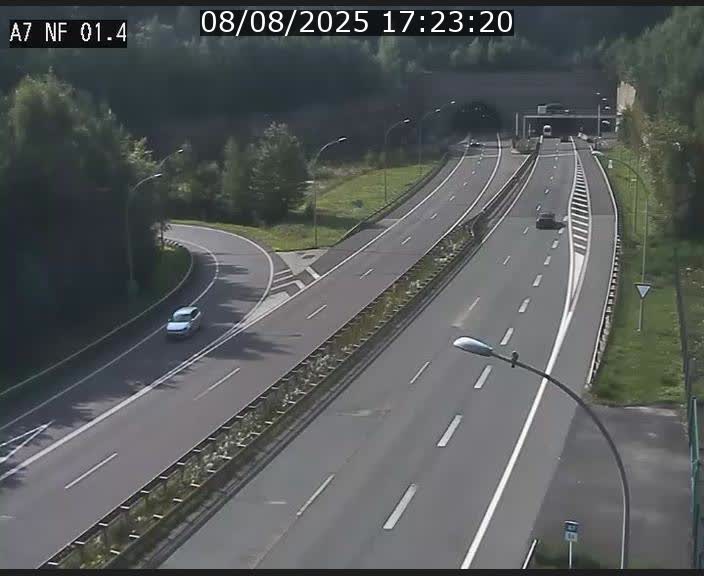<h2>Caméra autoroute Luxembourg A7 - Echangeur Waldhaff - direction Tunnel Stafelter</h2>