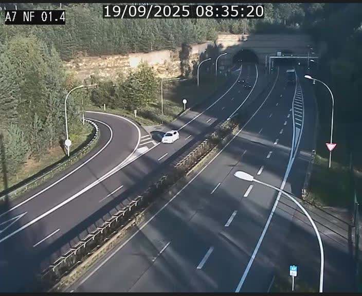 <h2>Caméra autoroute Luxembourg A7 - Echangeur Waldhaff - direction Tunnel Stafelter</h2>