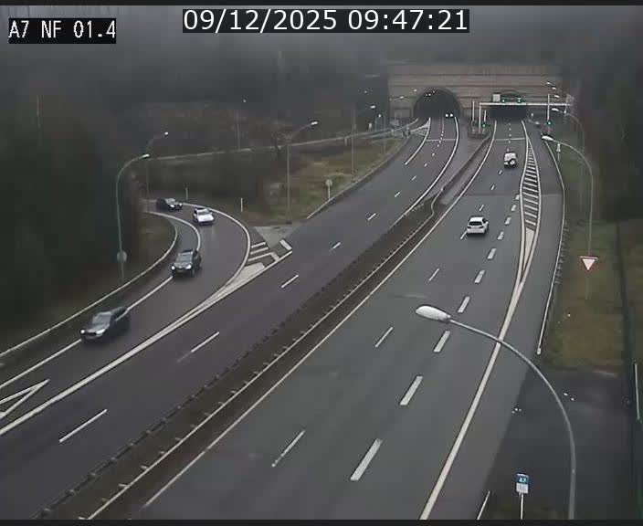 <h2>Caméra autoroute Luxembourg A7 - Echangeur Waldhaff - direction Tunnel Stafelter</h2>