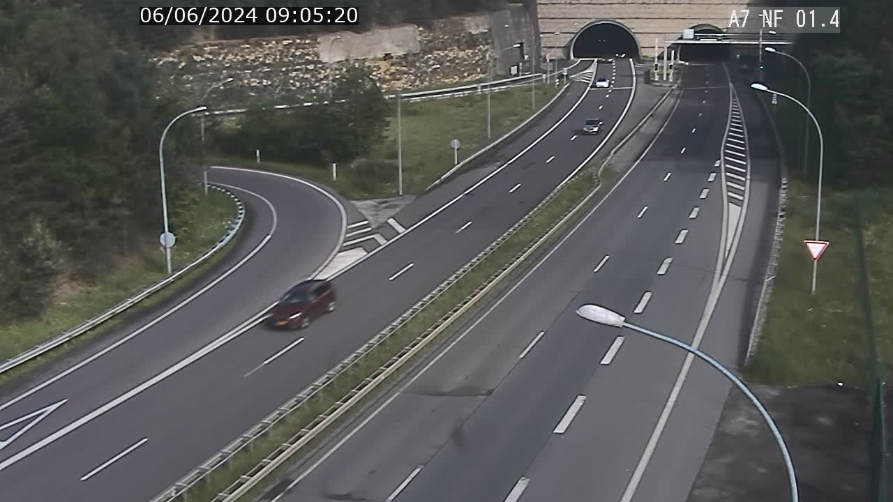 <h2>Caméra autoroute Luxembourg A7 - Echangeur Waldhaff - direction Tunnel Stafelter</h2>