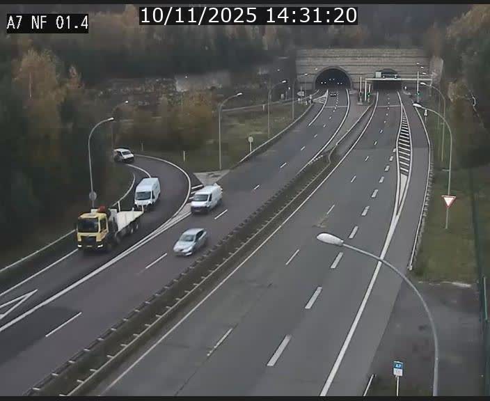 <h2>Caméra autoroute Luxembourg A7 - Echangeur Waldhaff - direction Tunnel Stafelter</h2>