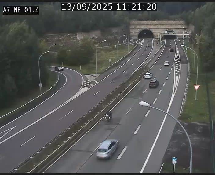 <h2>Caméra autoroute Luxembourg A7 - Echangeur Waldhaff - direction Tunnel Stafelter</h2>