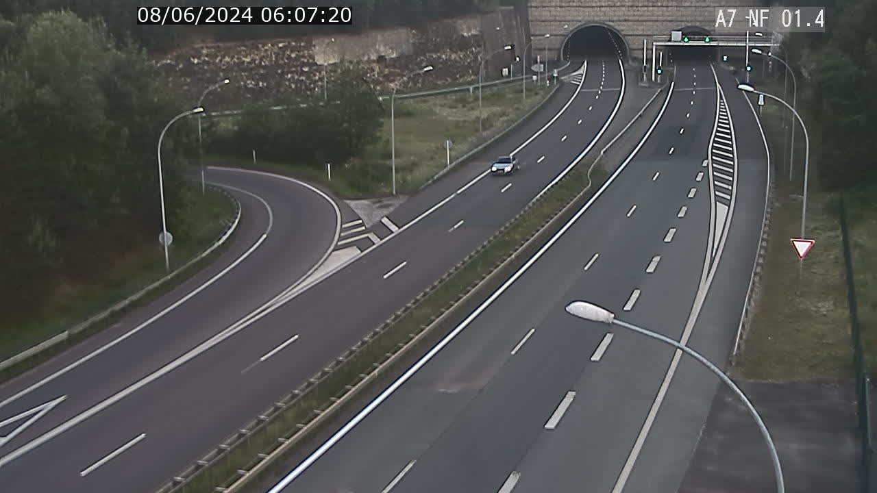 <h2>Caméra autoroute Luxembourg A7 - Echangeur Waldhaff - direction Tunnel Stafelter</h2>