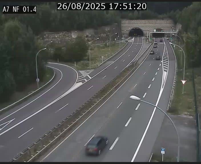 <h2>Caméra autoroute Luxembourg A7 - Echangeur Waldhaff - direction Tunnel Stafelter</h2>