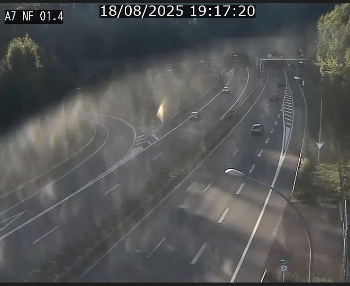 <h2>Caméra autoroute Luxembourg A7 - Echangeur Waldhaff - direction Tunnel Stafelter</h2>