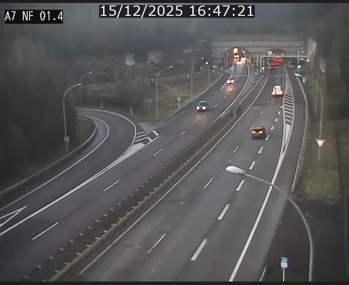 <h2>Caméra autoroute Luxembourg A7 - Echangeur Waldhaff - direction Tunnel Stafelter</h2>