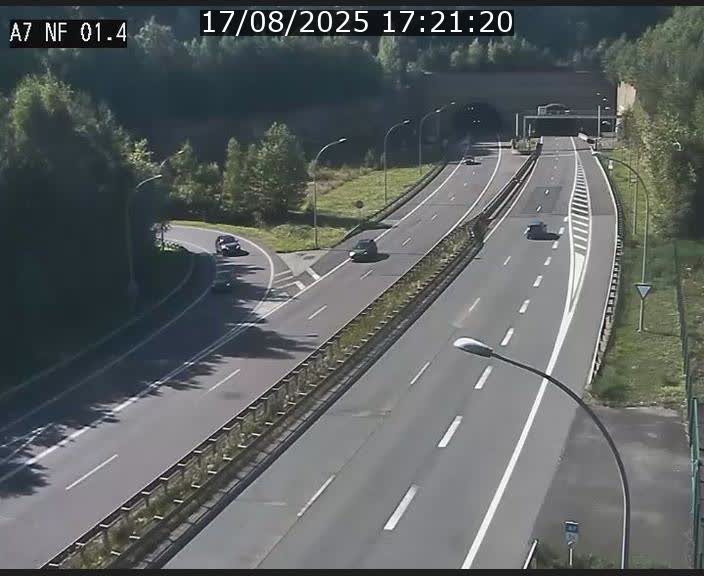 <h2>Caméra autoroute Luxembourg A7 - Echangeur Waldhaff - direction Tunnel Stafelter</h2>