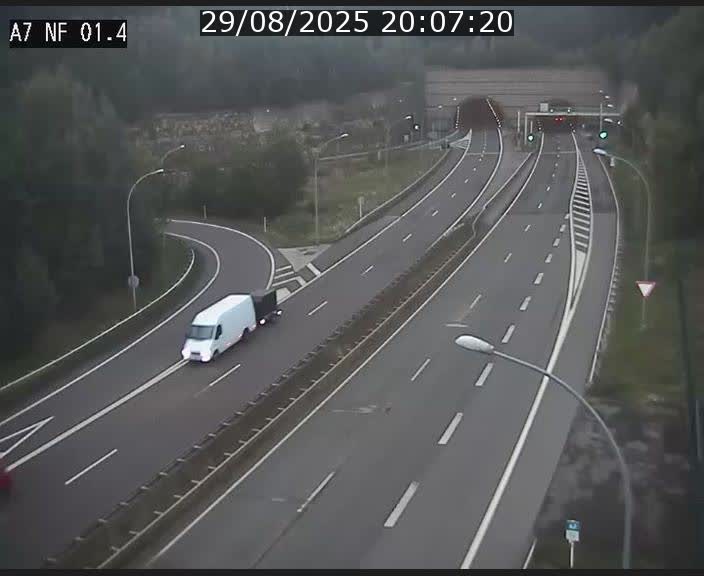 <h2>Caméra autoroute Luxembourg A7 - Echangeur Waldhaff - direction Tunnel Stafelter</h2>