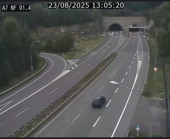 <h2>Caméra autoroute Luxembourg A7 - Echangeur Waldhaff - direction Tunnel Stafelter</h2>