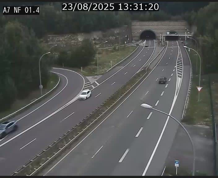 <h2>Caméra autoroute Luxembourg A7 - Echangeur Waldhaff - direction Tunnel Stafelter</h2>