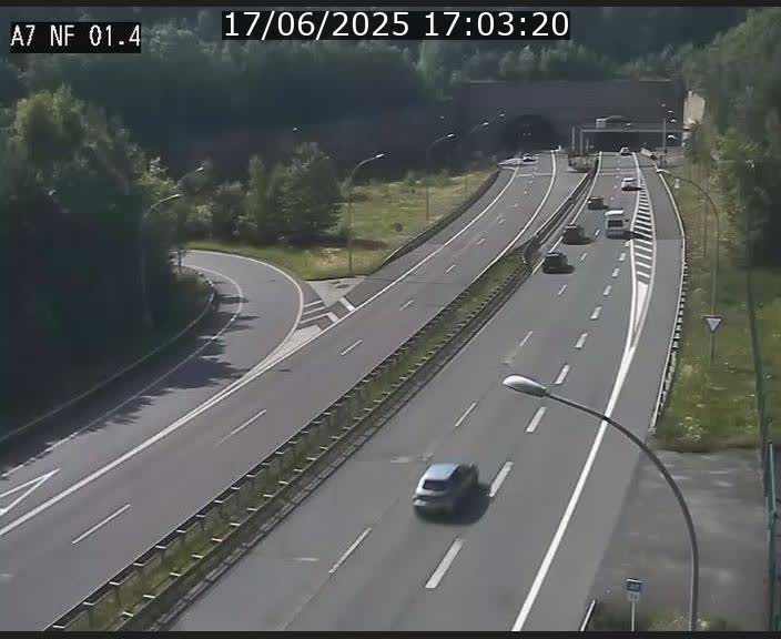 <h2>Caméra autoroute Luxembourg A7 - Echangeur Waldhaff - direction Tunnel Stafelter</h2>