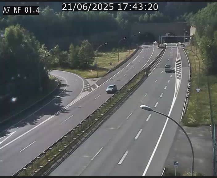 <h2>Caméra autoroute Luxembourg A7 - Echangeur Waldhaff - direction Tunnel Stafelter</h2>