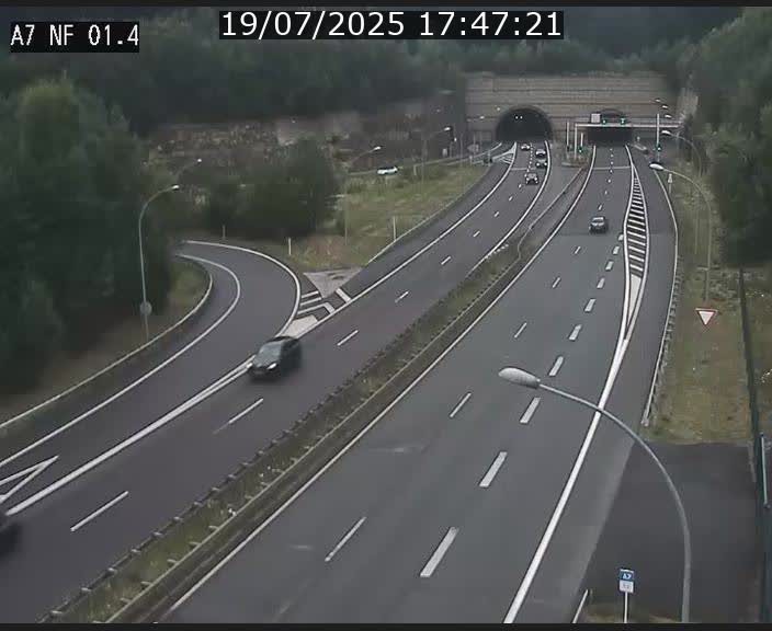 <h2>Caméra autoroute Luxembourg A7 - Echangeur Waldhaff - direction Tunnel Stafelter</h2>