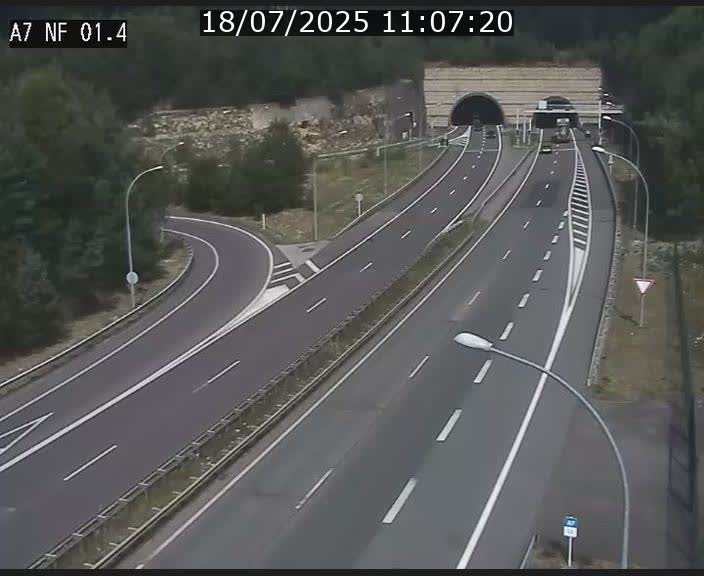 <h2>Caméra autoroute Luxembourg A7 - Echangeur Waldhaff - direction Tunnel Stafelter</h2>