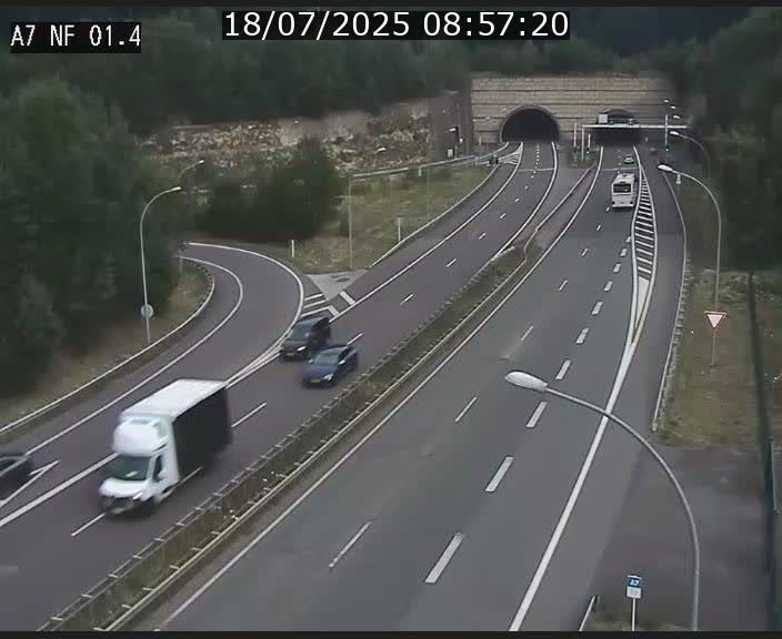 <h2>Caméra autoroute Luxembourg A7 - Echangeur Waldhaff - direction Tunnel Stafelter</h2>