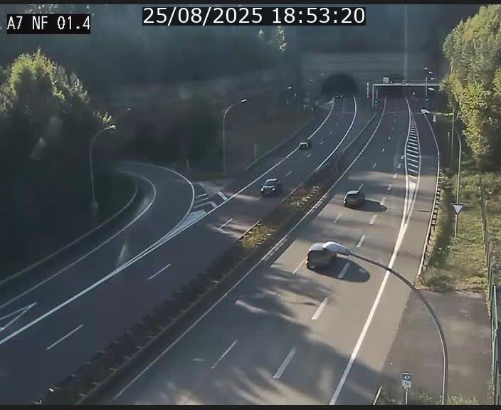 <h2>Caméra autoroute Luxembourg A7 - Echangeur Waldhaff - direction Tunnel Stafelter</h2>