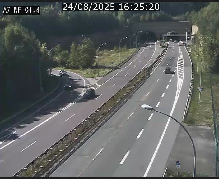 <h2>Caméra autoroute Luxembourg A7 - Echangeur Waldhaff - direction Tunnel Stafelter</h2>