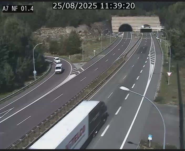 <h2>Caméra autoroute Luxembourg A7 - Echangeur Waldhaff - direction Tunnel Stafelter</h2>