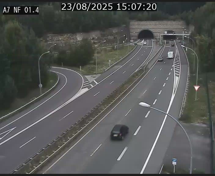 <h2>Caméra autoroute Luxembourg A7 - Echangeur Waldhaff - direction Tunnel Stafelter</h2>